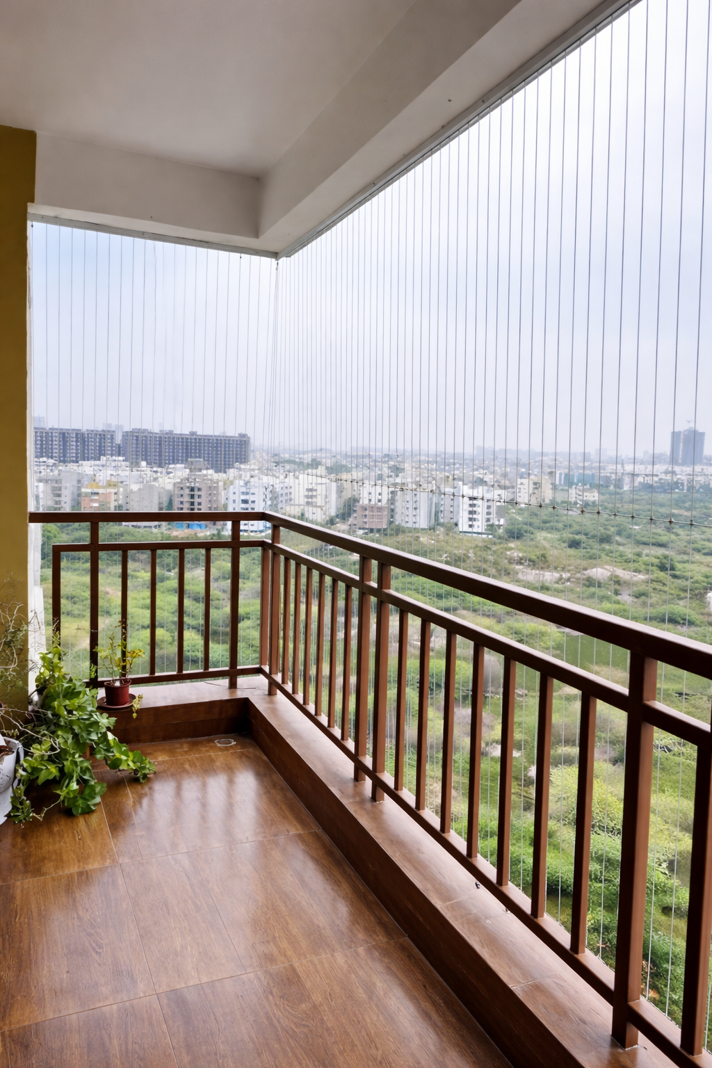 Balcony fitted with a stainless-steel invisible grill